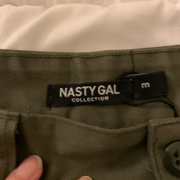 NEVER WORN CARGOS NASTY GAL - Picture 6 of 8